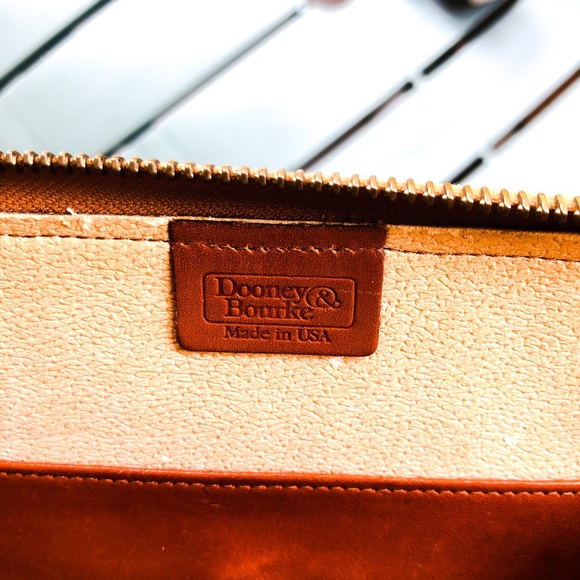 Vintage Dooney and Bourke Large Wallet - Picture 3 of 4